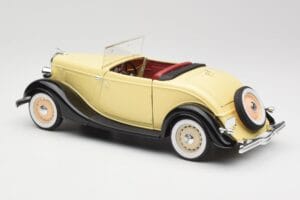 Ford Roadster Dearborn Yellow Solido 1:18 8008 Metal - imagem 7 de 8