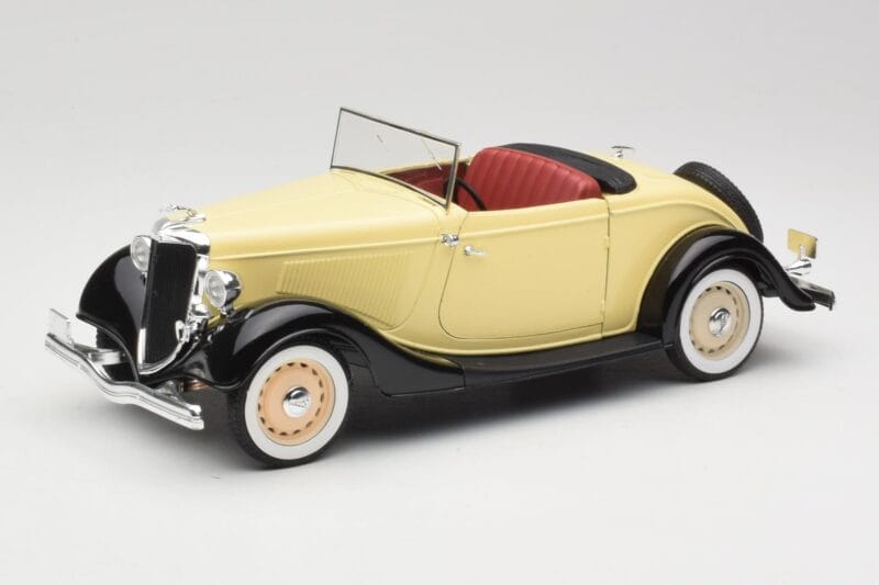 Ford Roadster Dearborn Yellow Solido 1:18 8008 Metal