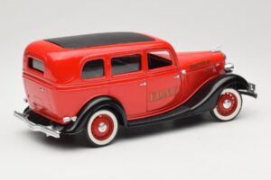 Ford Sedan Vermelho Solido 1:18 8066 Metal - imagem 3 de 8