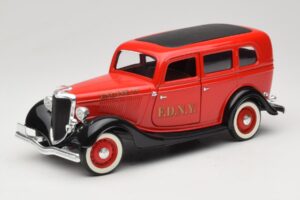Ford Sedan Vermelho Solido 1:18 8066 Metal