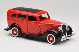 Ford Sedan Vermelho Solido 1:18 8066 Metal - imagem 6 de 8