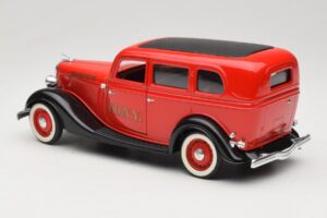 Ford Sedan Vermelho Solido 1:18 8066 Metal - imagem 7 de 8