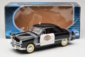 Ford Sedan Washington State Police Solido 1:18 8158 Metal - imagem 8 de 8