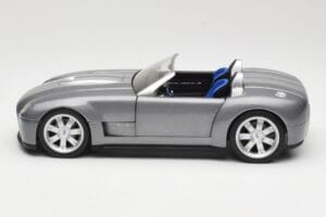 Shelby Cobra Cabriolet Grey Metallic Hot Wheels 1:18 G7220 Metal - imagem 4 de 8