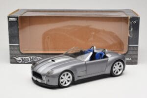Shelby Cobra Cabriolet Grey Metallic Hot Wheels 1:18 G7220 Metal - imagem 8 de 8