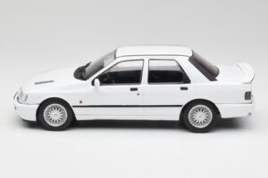 Ford Sierra RS Cosworth 4x4 Branco MCG 1:18 MCG18353 Metal - imagem 3 de 6