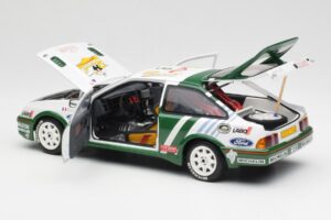 Ford Sierra RS Cosworth #8 D. Auriol / B. Occelli Rally Tour de Corse 1988 AUTOart 1:18 88812 Metal - imagem 5 de 8