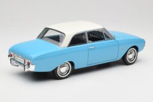Ford Taunus 12M P1 Taunus Blue Revell 1:18 08880 Metal - imagem 3 de 8
