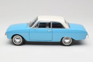Ford Taunus 12M P1 Taunus Blue Revell 1:18 08880 Metal - imagem 4 de 8