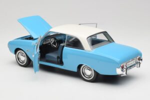 Ford Taunus 12M P1 Taunus Blue Revell 1:18 08880 Metal - imagem 5 de 8