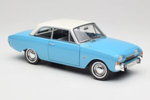 Ford Taunus 12M P1 Taunus Blue Revell 1:18 08880 Metal - imagem 6 de 8