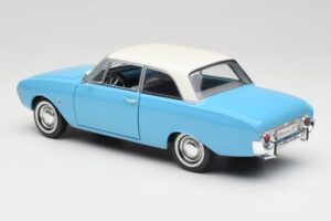 Ford Taunus 12M P1 Taunus Blue Revell 1:18 08880 Metal - imagem 7 de 8