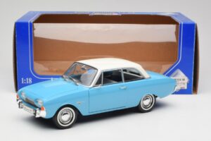 Ford Taunus 12M P1 Taunus Blue Revell 1:18 08880 Metal - imagem 8 de 8