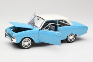 Ford Taunus 17M P2 Azul Revell 1:18 08817 Metal - imagem 2 de 8