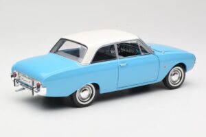 Ford Taunus 17M P2 Azul Revell 1:18 08817 Metal - imagem 3 de 8