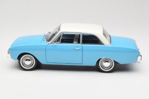 Ford Taunus 17M P2 Azul Revell 1:18 08817 Metal - imagem 4 de 8
