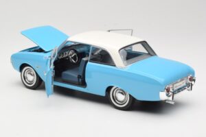 Ford Taunus 17M P2 Azul Revell 1:18 08817 Metal - imagem 5 de 8