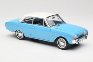Ford Taunus 17M P2 Azul Revell 1:18 08817 Metal - imagem 6 de 8
