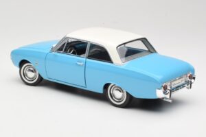 Ford Taunus 17M P2 Azul Revell 1:18 08817 Metal - imagem 7 de 8