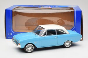 Ford Taunus 17M P2 Azul Revell 1:18 08817 Metal - imagem 8 de 8