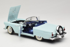 Ford Thunderbird Verde Revell 1:18 8804-G1 Metal - imagem 5 de 8