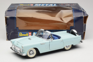 Ford Thunderbird Verde Revell 1:18 8804-G1 Metal - imagem 8 de 8