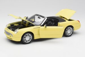 Ford Thunderbird Show Car Amarelo Maisto 1:18 50335 Metal - imagem 2 de 8