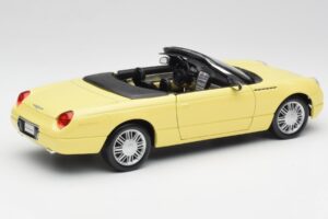 Ford Thunderbird Show Car Amarelo Maisto 1:18 50335 Metal - imagem 3 de 8
