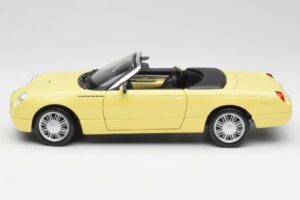 Ford Thunderbird Show Car Amarelo Maisto 1:18 50335 Metal - imagem 4 de 8