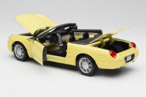 Ford Thunderbird Show Car Amarelo Maisto 1:18 50335 Metal - imagem 5 de 8