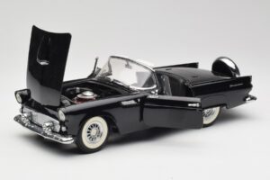 Ford Thunderbird Cabriolet Preto Revell 1:18 8818-M1 Metal - imagem 2 de 8
