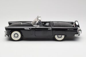 Ford Thunderbird Cabriolet Preto Revell 1:18 8818-M1 Metal - imagem 4 de 8
