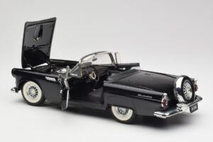 Ford Thunderbird Cabriolet Preto Revell 1:18 8818-M1 Metal - imagem 5 de 8