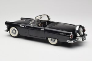 Ford Thunderbird Cabriolet Preto Revell 1:18 8818-M1 Metal - imagem 7 de 8