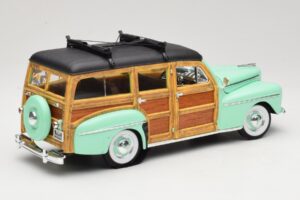 Ford Woody Panel Wagon Verde Menta Road Signature 1:18 20028 Metal - imagem 3 de 8
