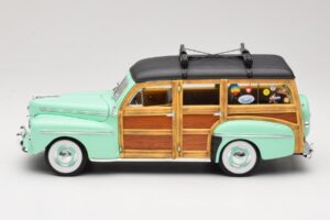 Ford Woody Panel Wagon Verde Menta Road Signature 1:18 20028 Metal - imagem 4 de 8