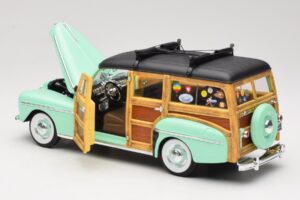 Ford Woody Panel Wagon Verde Menta Road Signature 1:18 20028 Metal - imagem 5 de 8