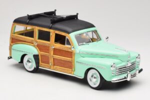 Ford Woody Panel Wagon Verde Menta Road Signature 1:18 20028 Metal - imagem 6 de 8
