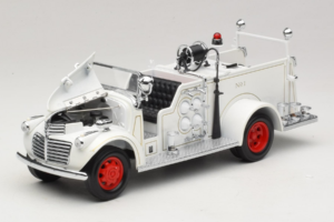 GMC Carro de Bombeiros Branco Road Signature 1:18 20068 Metal - imagem 2 de 9
