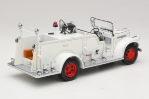 GMC Carro de Bombeiros Branco Road Signature 1:18 20068 Metal - imagem 3 de 9