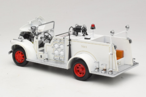 GMC Carro de Bombeiros Branco Road Signature 1:18 20068 Metal - imagem 5 de 9