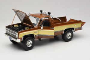 GMC K-2500 Sierra Grande Castanho GreenLight 1:18 13560 Metal - imagem 2 de 8