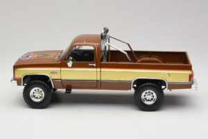 GMC K-2500 Sierra Grande Castanho GreenLight 1:18 13560 Metal - imagem 4 de 8