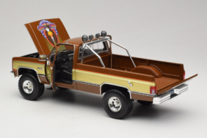 GMC K-2500 Sierra Grande Castanho GreenLight 1:18 13560 Metal - imagem 5 de 8