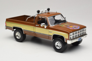 GMC K-2500 Sierra Grande Castanho GreenLight 1:18 13560 Metal - imagem 6 de 8