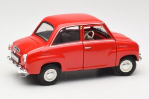 Goggomobil T 250 Vermelho Revell 1:18 8952 Metal - imagem 2 de 7