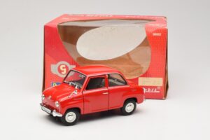 Goggomobil T 250 Vermelho Revell 1:18 8952 Metal - imagem 7 de 7