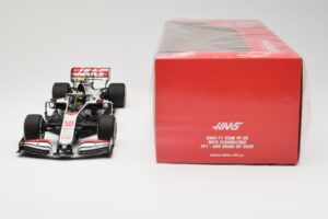 Haas VF-20 #50 M. Schumacher FP1 Abu Dhabi GP 2020 Minichamps 1:18 110201750 Metal - imagem 6 de 6