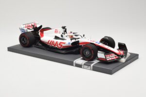 Haas VF-22 #20 K. Magnussen Bahrain GP 2022 Minichamps 1:18 117220120 Metal - imagem 4 de 6