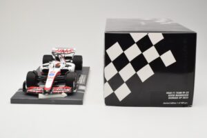 Haas VF-22 #20 K. Magnussen Bahrain GP 2022 Minichamps 1:18 117220120 Metal - imagem 6 de 6